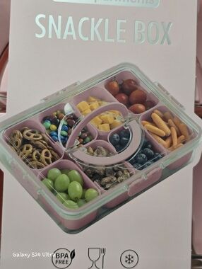 8 Compartment Snackle Box w/ Lid/ Handles NEW